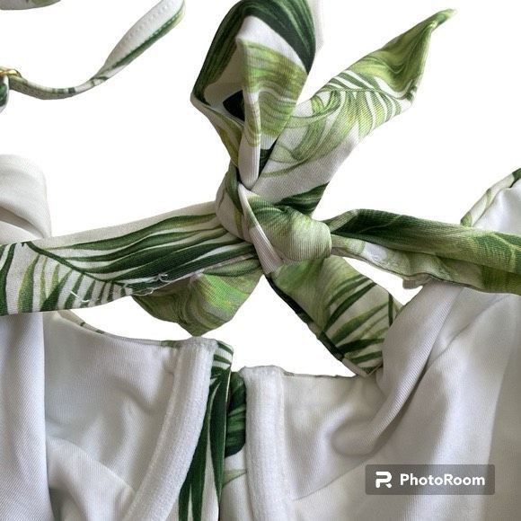 ✨Monday Swimwear Clovelly Sz V/XL Top in Palm✨ - Picture 7 of 10